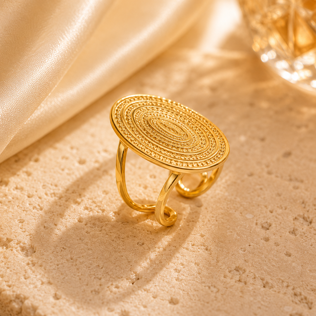 Bague Éclipse Dorée – Acier Titane Ajustable